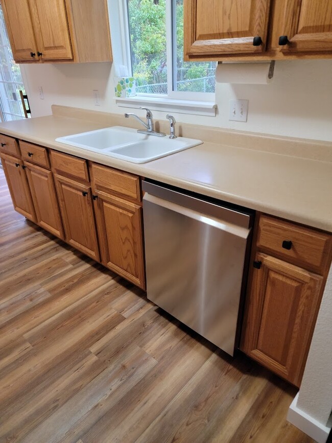 Building Photo - 111 Della Vista Dr