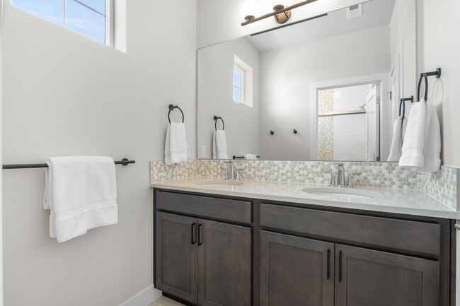 Building Photo - 6625 S Lee St