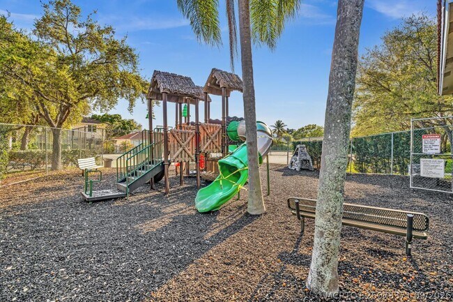 Building Photo - 3307 SW 49th St