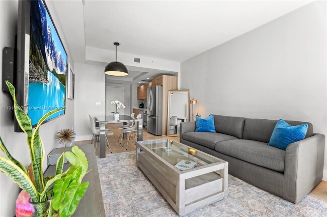 Building Photo - 121 NE 34th St