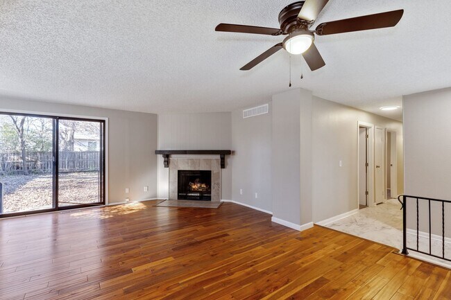 Building Photo - Don’t miss out on this beautiful 3 bedroom, 2 bath home in Bel Aire!