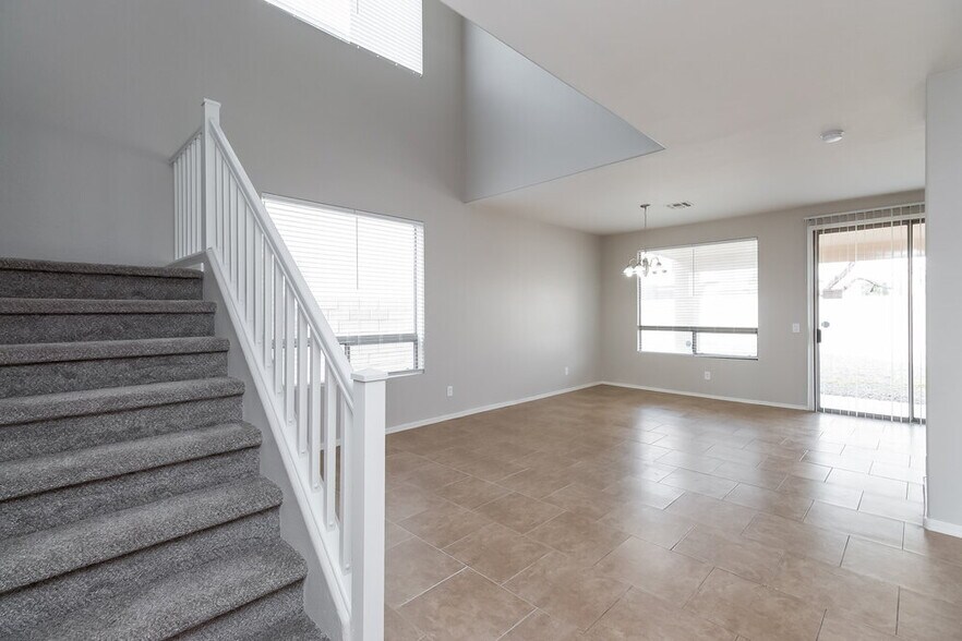 Building Photo - 11414 W Apache St