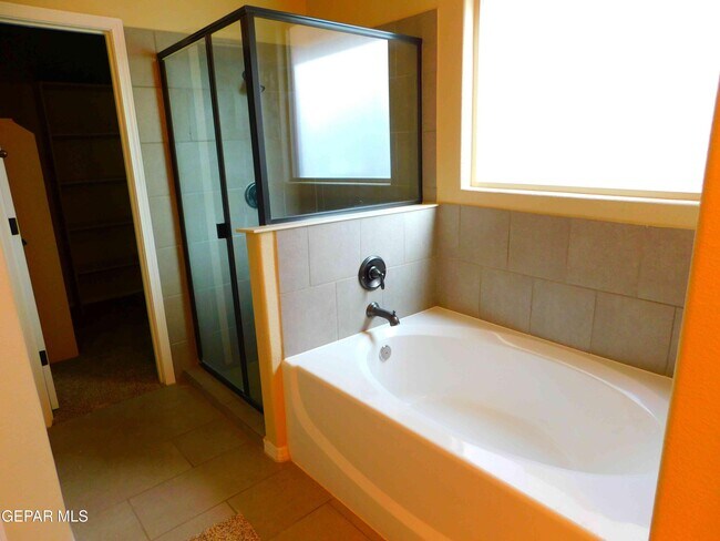 Building Photo - 4088 Loma Dante