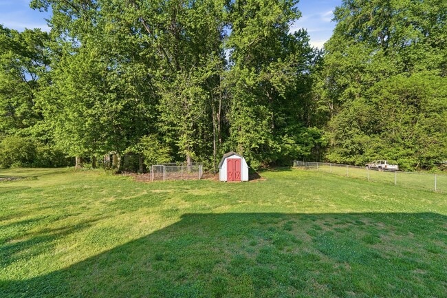 Building Photo - Spacious 4BR with Beautiful Backyard Retreat!