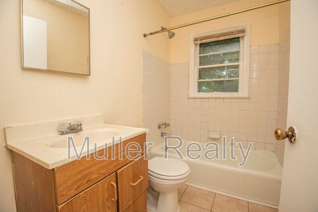 Building Photo - 3821 Selma Ave