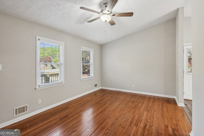 Building Photo - 2453 Falcon Ct