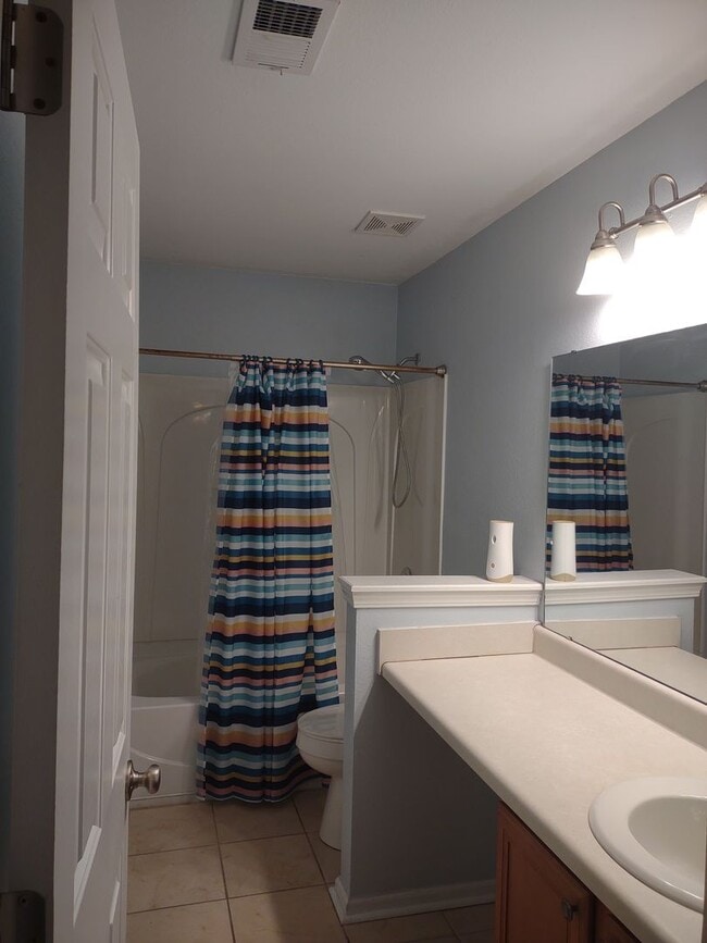 Building Photo - Outstanding FIVE Bedroom Home in Northeast Columbia!