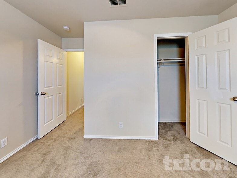 Building Photo - 5614 Red Canyon