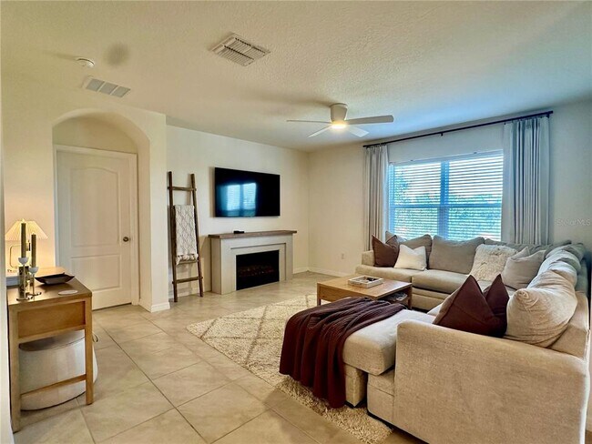 Building Photo - 9582 Black Walnut Dr