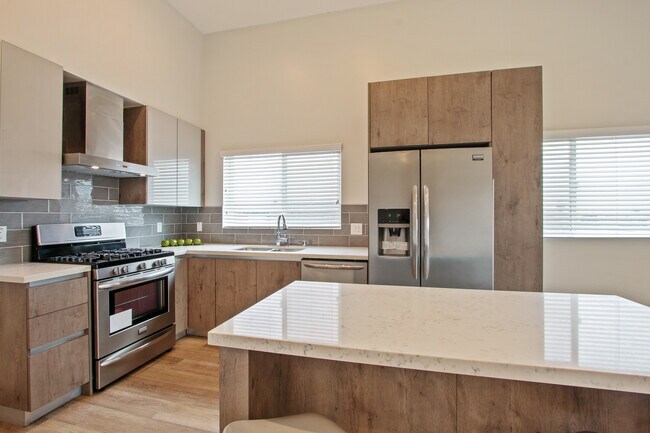 Building Photo - 8532 Cashio St