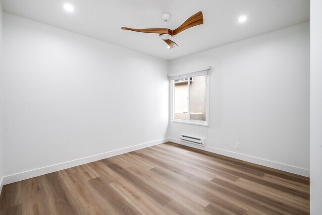 South Bedroom - 118 38th Pl