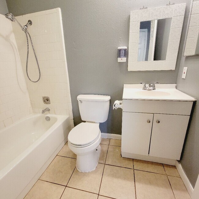 Building Photo - 8607 Crystal Cove Cir