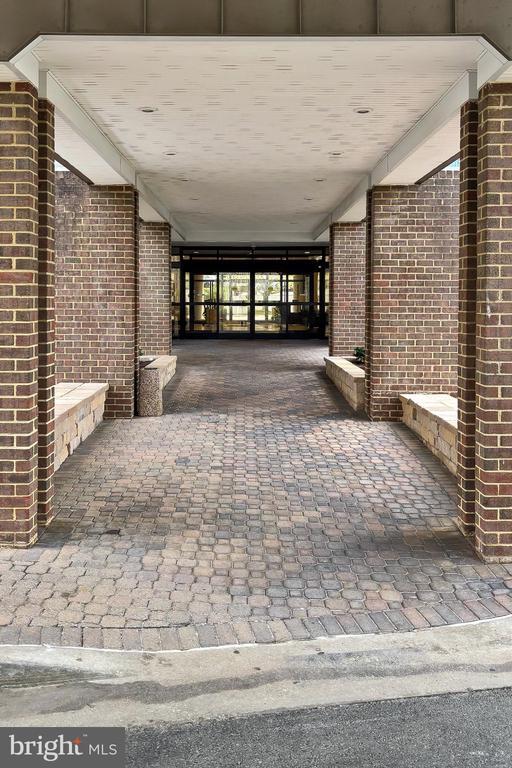 Building Photo - 6101 Edsall Rd