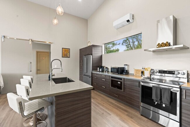 Building Photo - 60 Moondance Ln