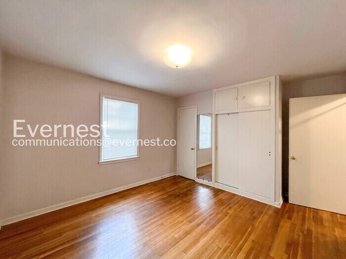 Building Photo - 4984 Welchshire Ave