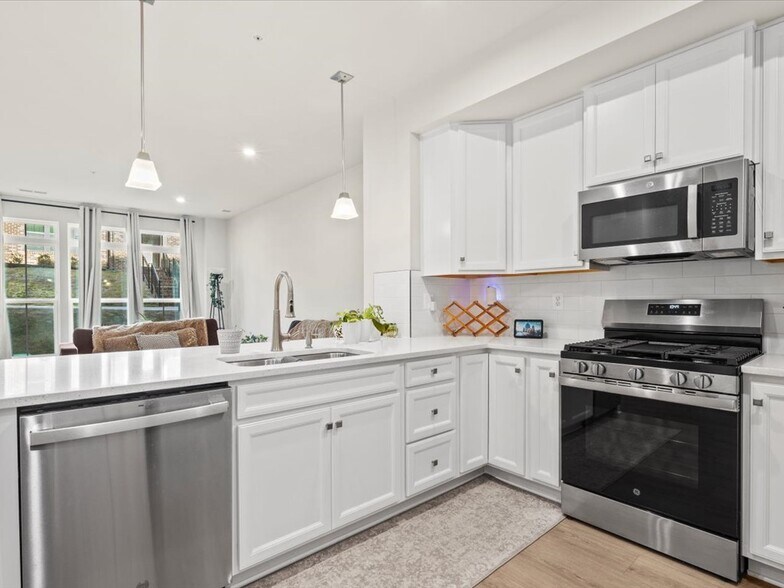 Building Photo - 17437 Southern Shores Dr