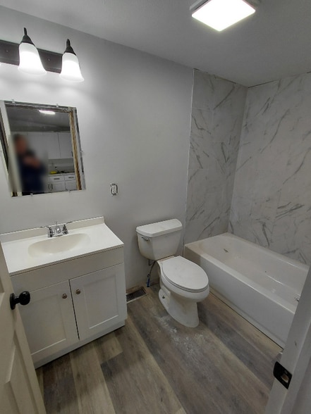 Building Photo - 220 Wasaon St