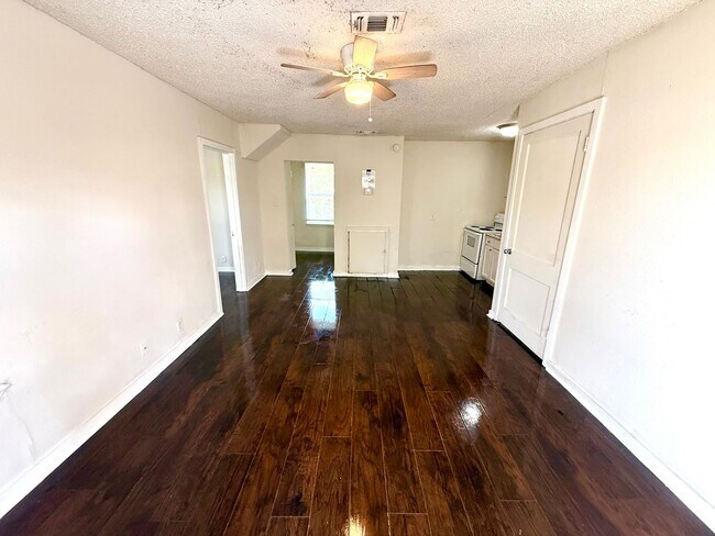 Building Photo - 617 S Palmetto St
