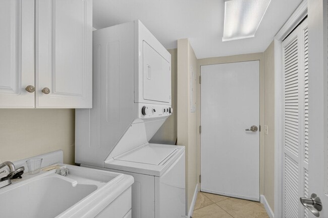 Building Photo - Rare 18th-Floor 3 bed, 3 bath Beachfront Condo at The Savoy!