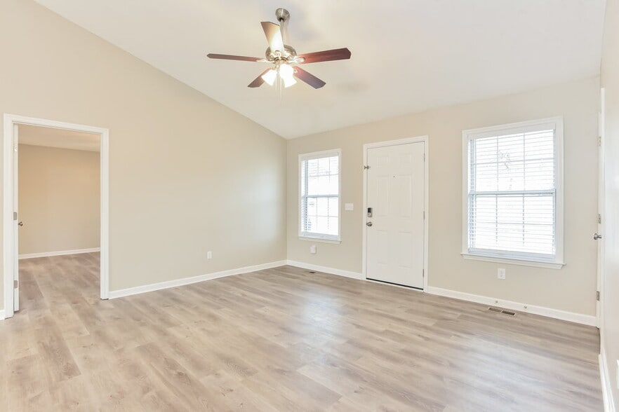 Building Photo - 403 Trailsend Ct