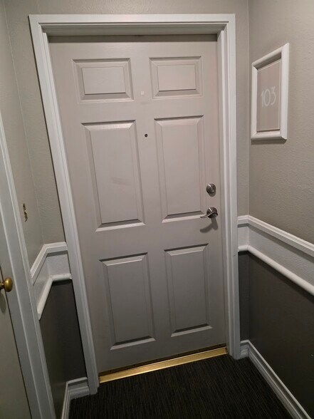 Building Photo - 1250 S Westgate Ave