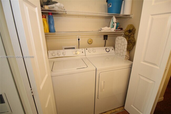 Building Photo - 6516 Chasewood Dr