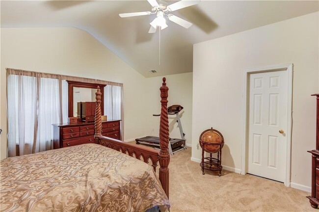 Building Photo - 6273 Lake Valley Point