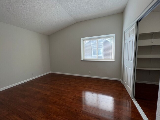 Building Photo - 2 bedroom/2 bath townhome in the heart of ...