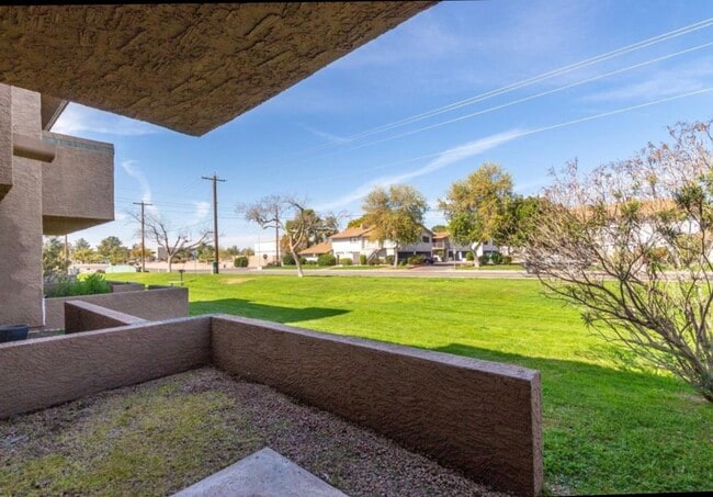 Building Photo - 985 N Granite Reef Rd