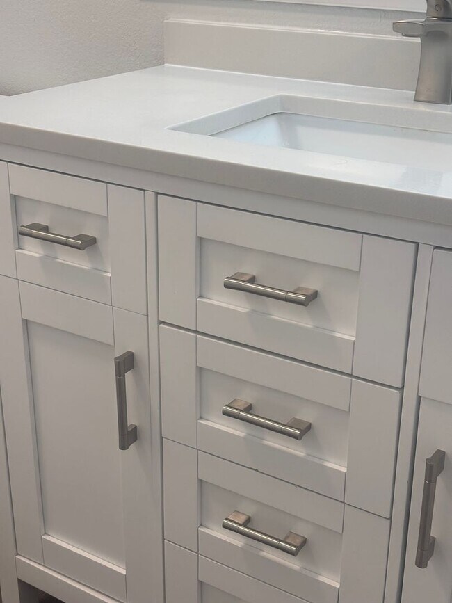 Building Photo - Awesome Property