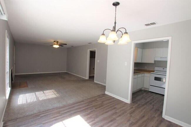 Building Photo - 2 bedroom 2 bath apartment in Tyler! Avail...