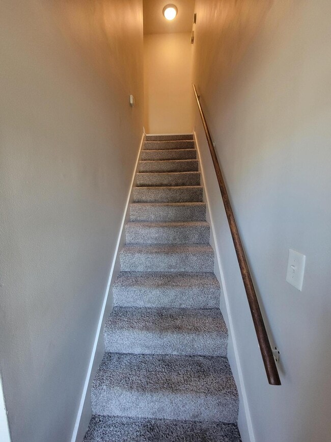 Building Photo - 3921 Miramar Dr Ext