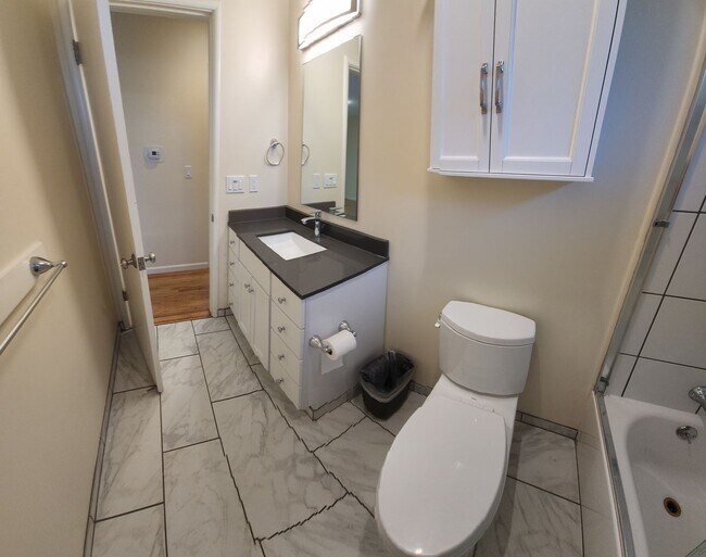 Building Photo - 5 Bedroom 3 bathroom in close proximity to POLY CAMPUS!