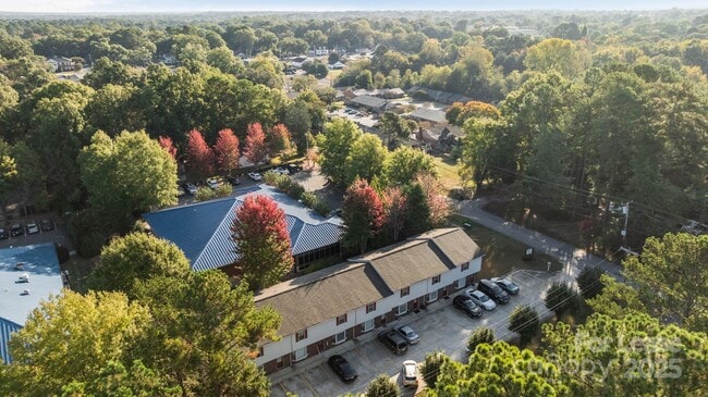 Building Photo - 1614 Bradford Ct