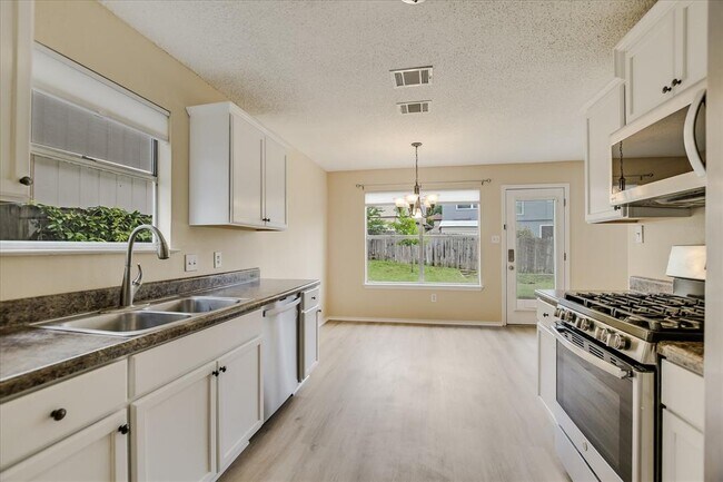 Building Photo - 13819 Lothian Dr