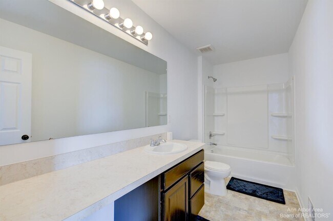 Building Photo - 9480 White Tail Dr