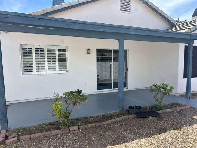 Building Photo - 15822 N 5th Ave