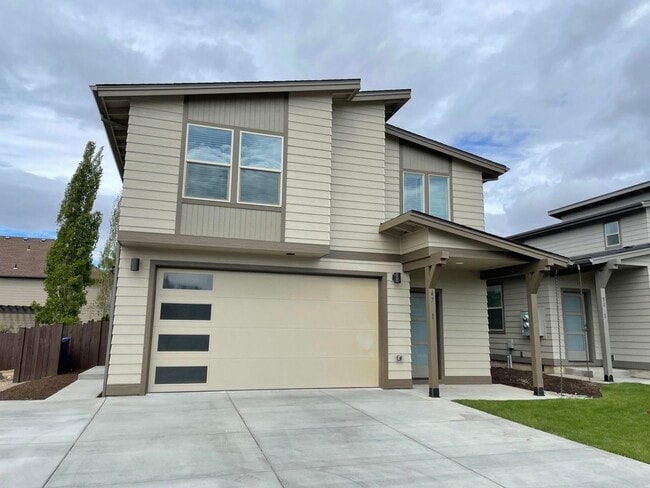 Building Photo - Beautiful 3-Bedroom, 2-Bath Home in La Pine, OR