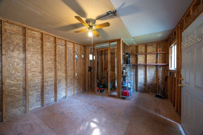 Building Photo - Charming House For Rent in Burien! Full Si...