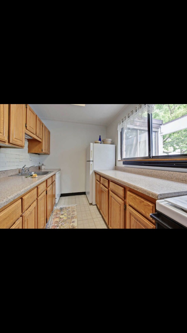 Building Photo - 314 W Miner St