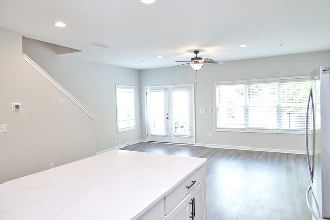 Building Photo - 2890 Regal Park Dr NW