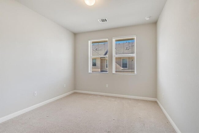 Building Photo - 6814 E Riverside Dr