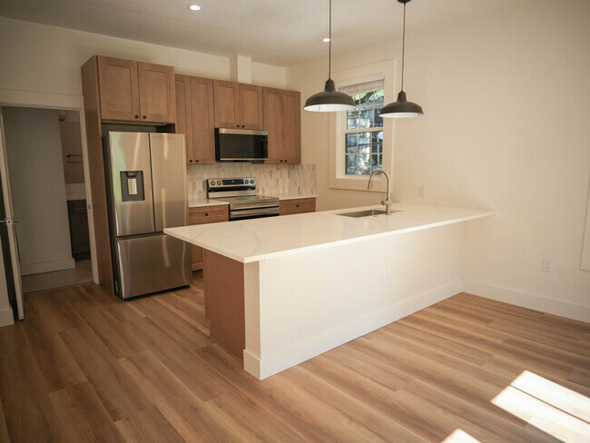 Building Photo - 803 Oakland Ave