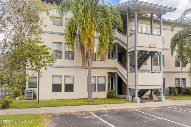 Primary Photo - 5615 San Juan Ave