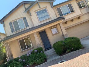 Building Photo - Gorgeous 3 Bedroom 2.5 Bath home in Livermore