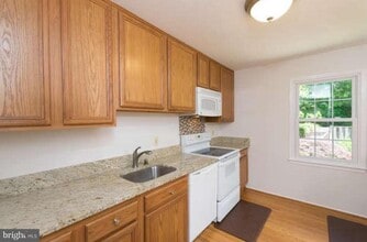 Building Photo - 8302 Moline Pl