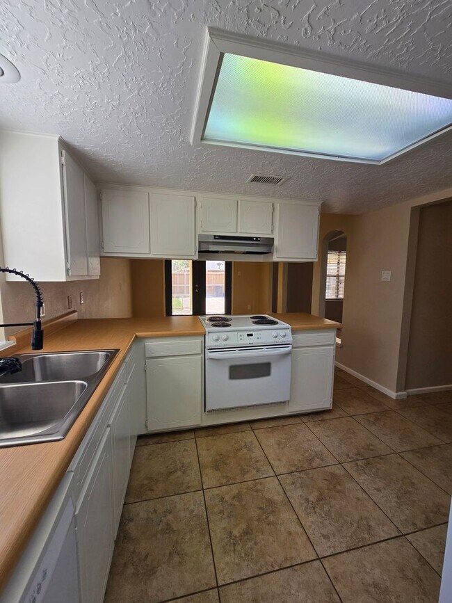 Building Photo - 309 Chanticleer Pl