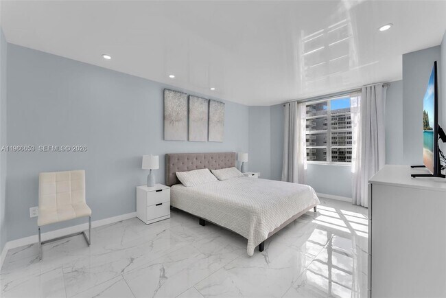 Building Photo - 1980 S Ocean Dr