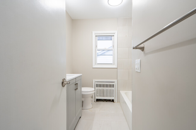 BATHROOM - 311 E 24th St