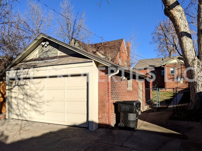 Building Photo - 557 S Race St